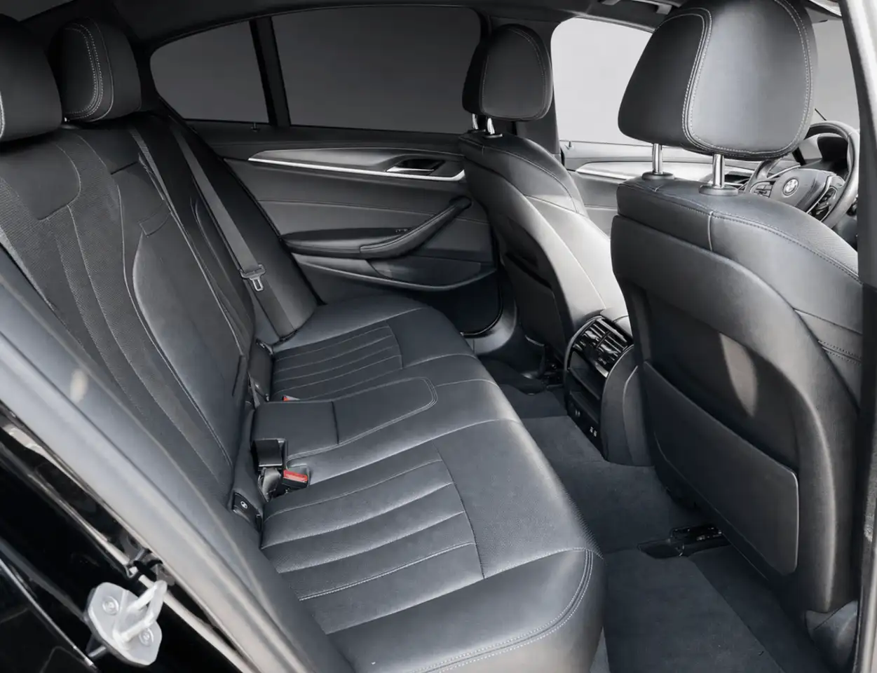 BMW 5 Series - Image 16