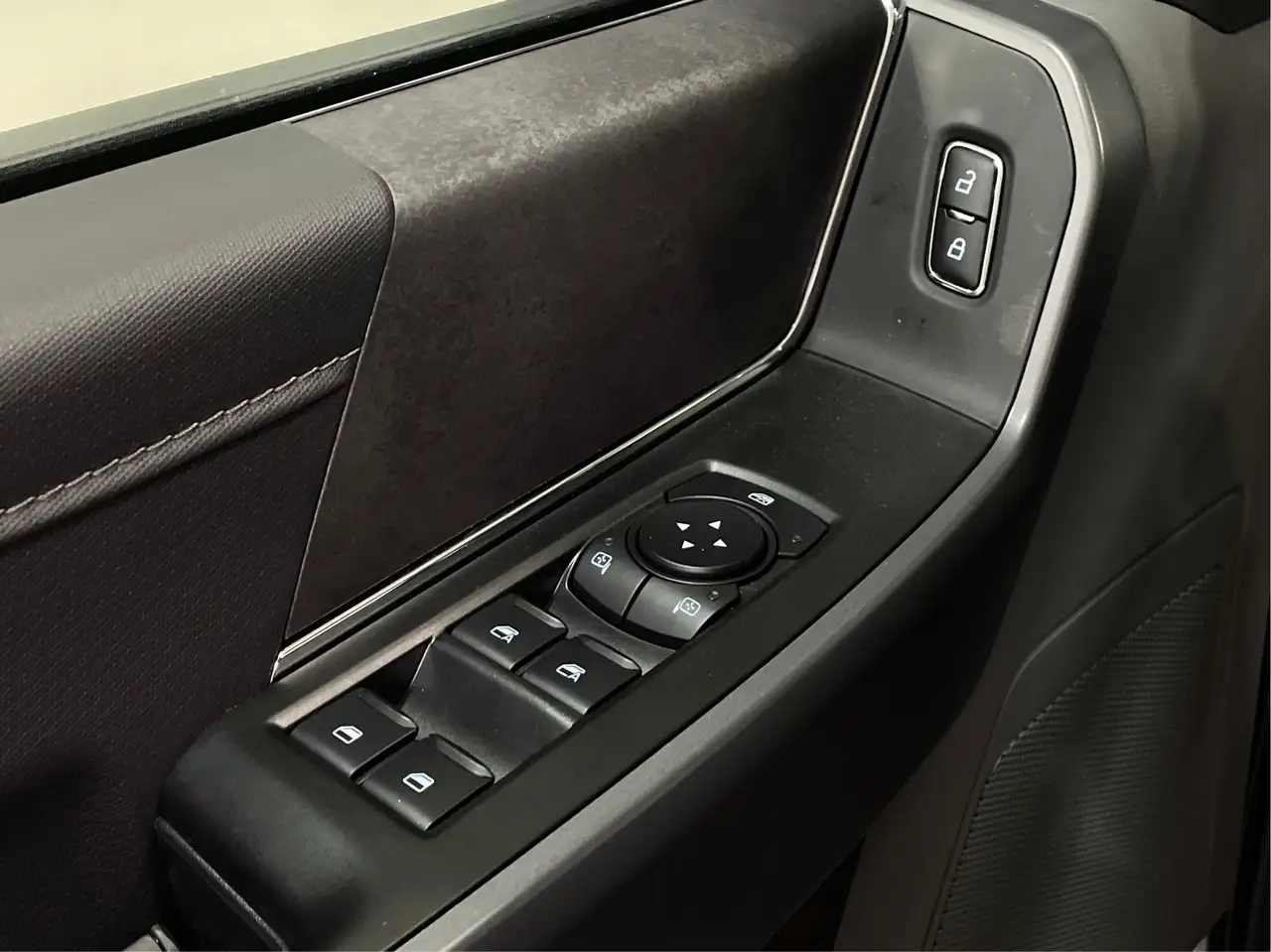 Ford F-150 - Image 24
