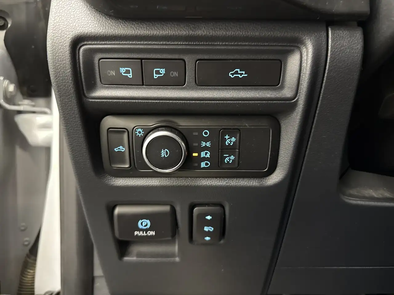 Ford F-150 - Image 24