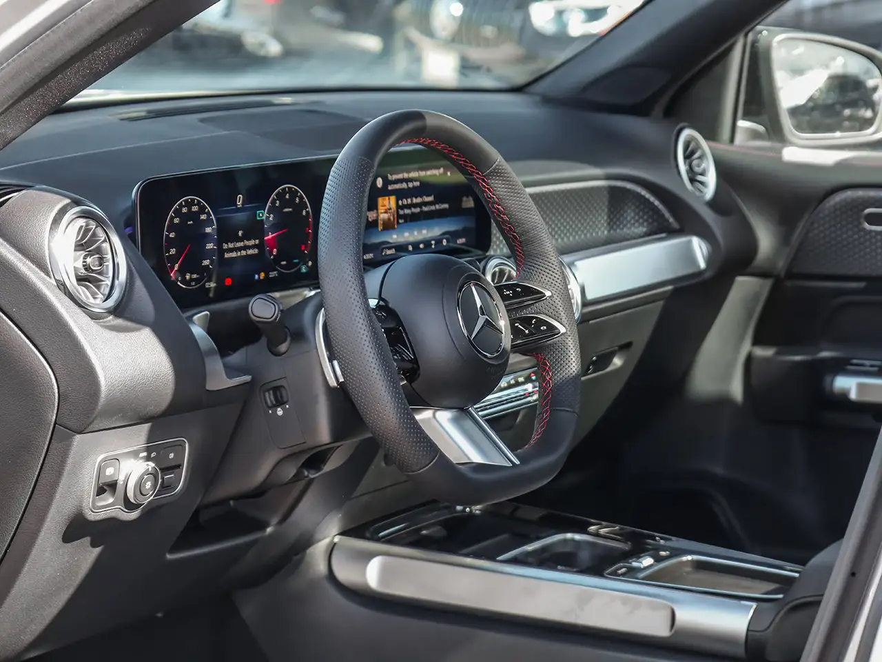 Mercedes-Benz GLB - Image 12