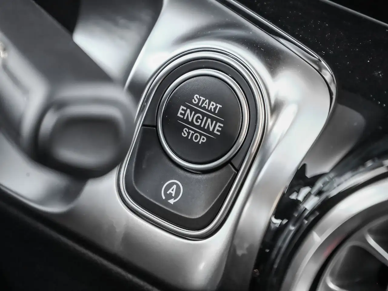 Mercedes-Benz GLB - Image 25