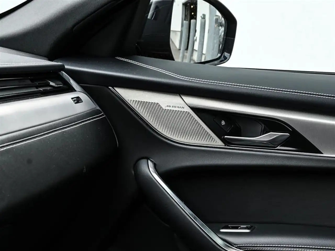 Jaguar F-Pace - Image 18