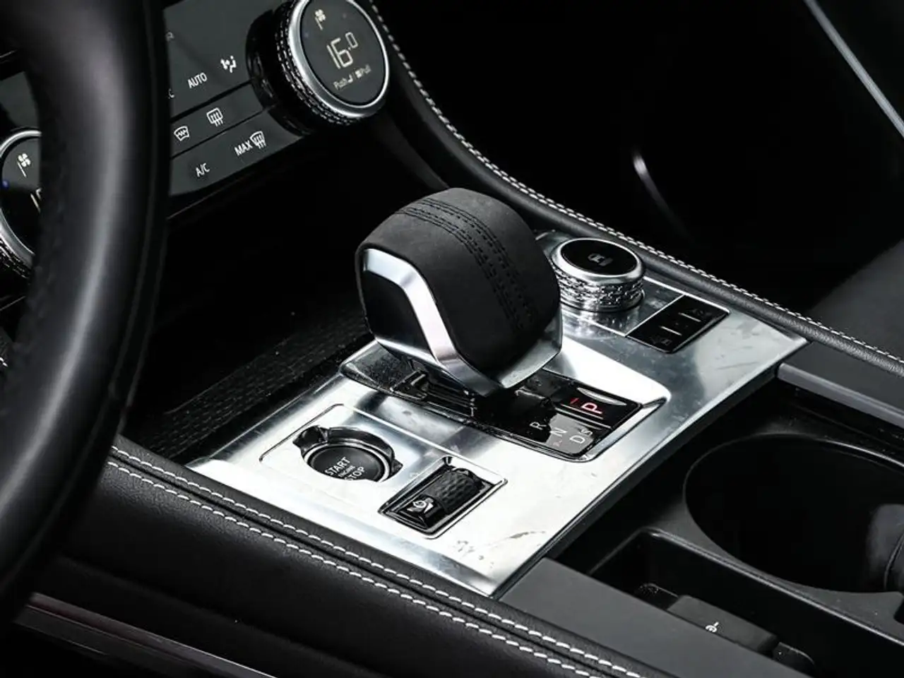 Jaguar F-Pace - Image 17