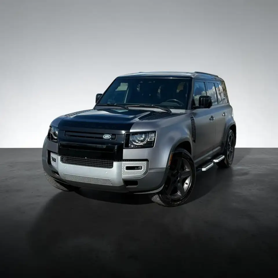 Land Rover Defender - Image 1