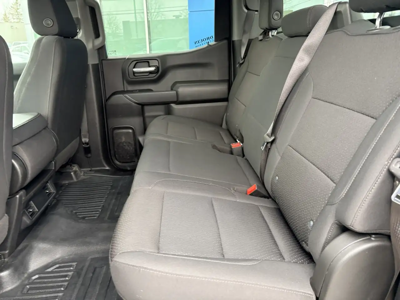 Chevrolet Silverado 1500 - Image 18