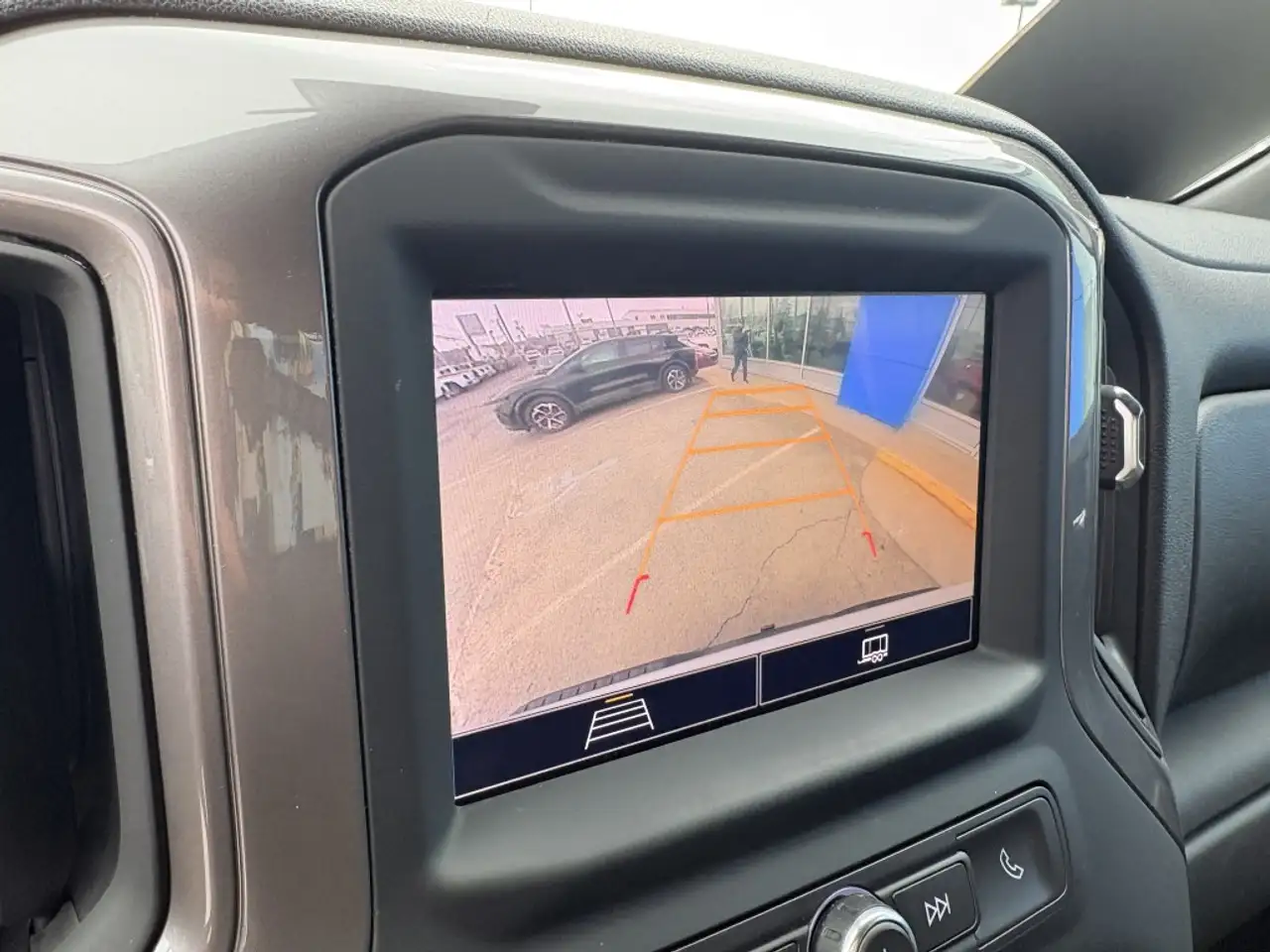 Chevrolet Silverado 1500 - Image 12