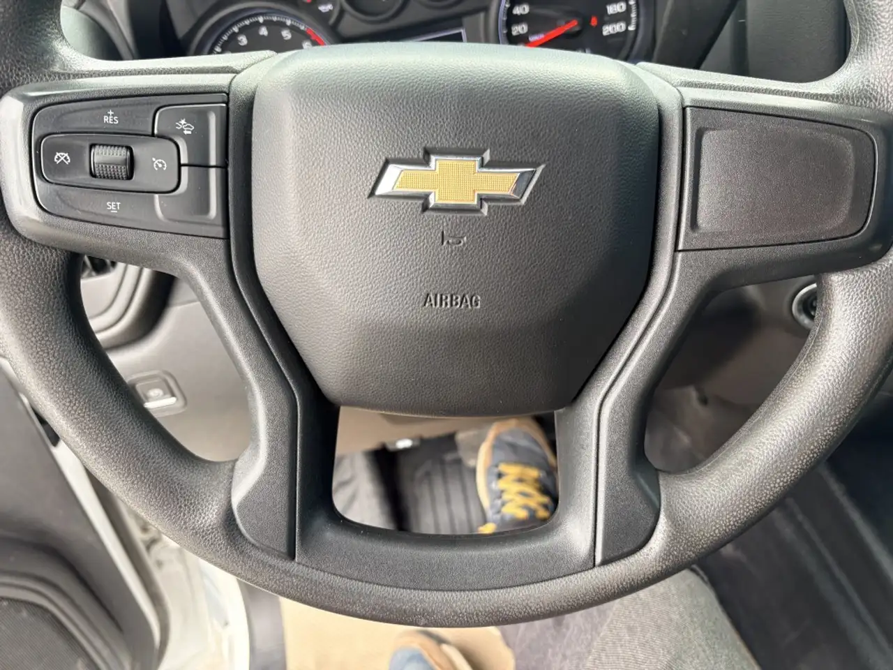Chevrolet Silverado 1500 - Image 16
