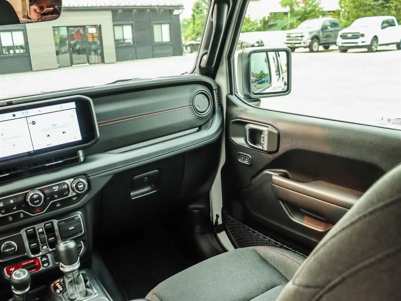 Jeep Wrangler - Image 13