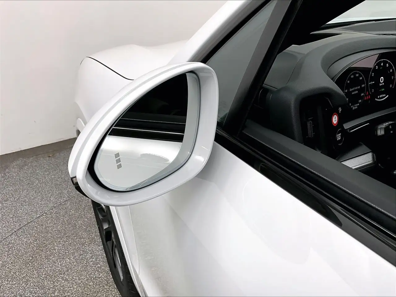 Porsche Cayenne - Image 34