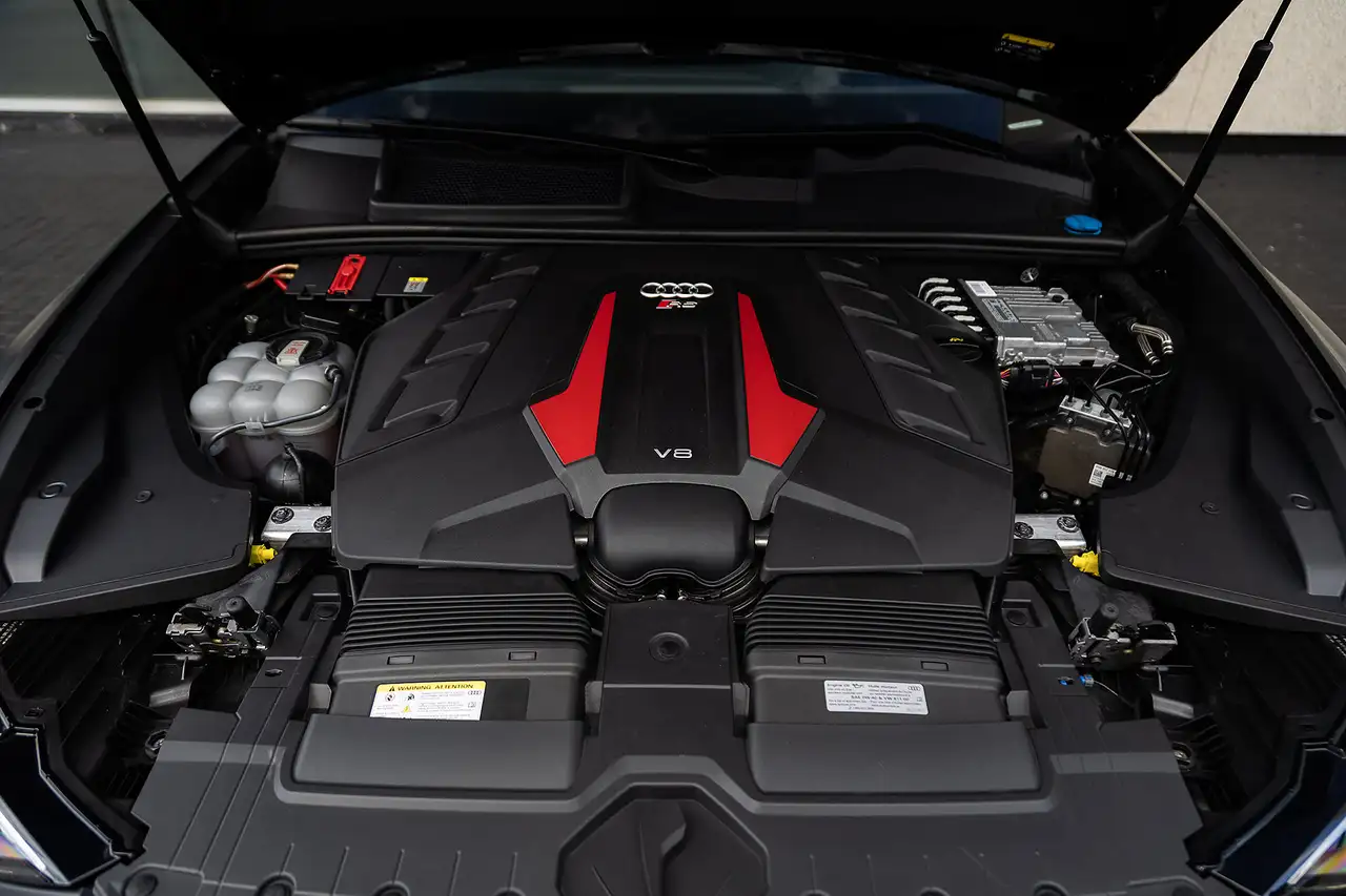 Audi RS Q8 - Image 25