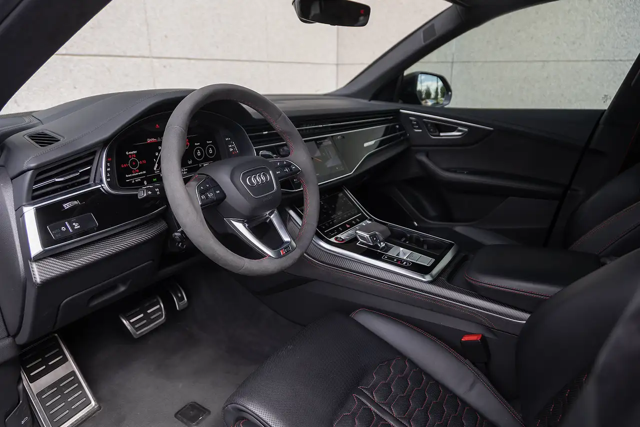 Audi RS Q8 - Image 13