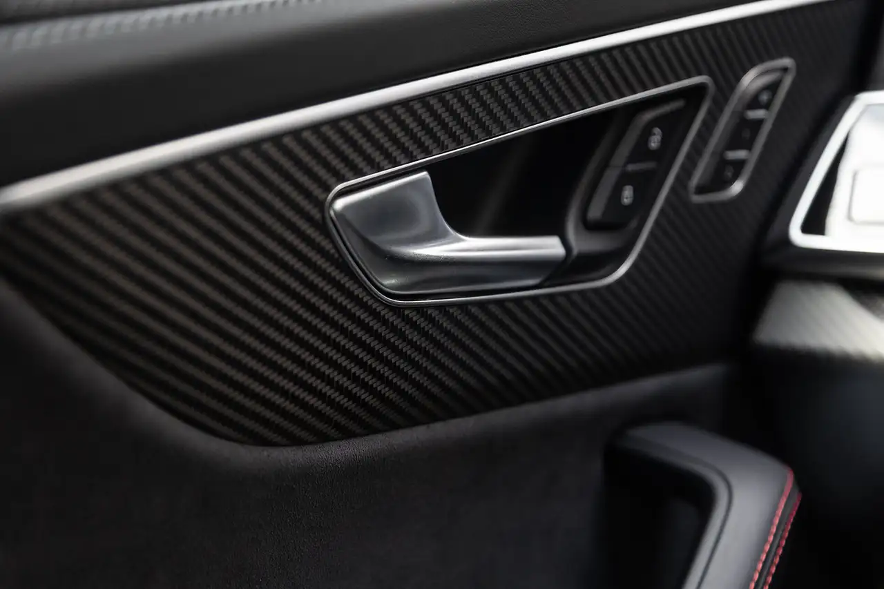 Audi RS Q8 - Image 27