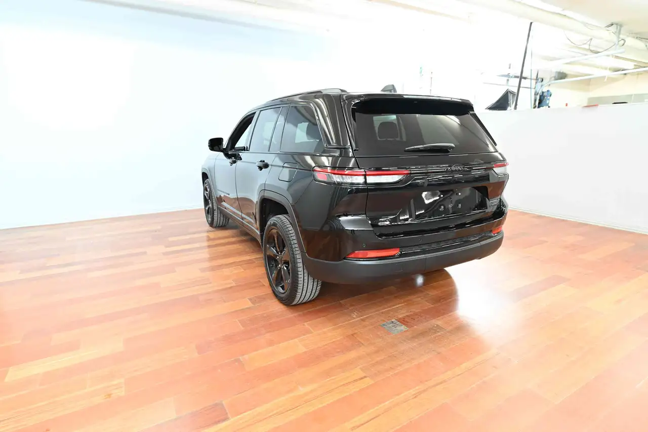 Jeep Grand Cherokee - Image 6