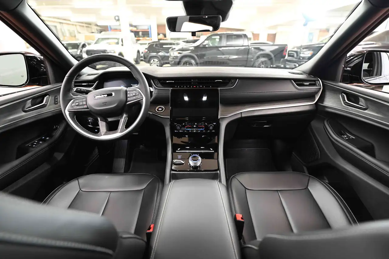 Jeep Grand Cherokee - Image 13