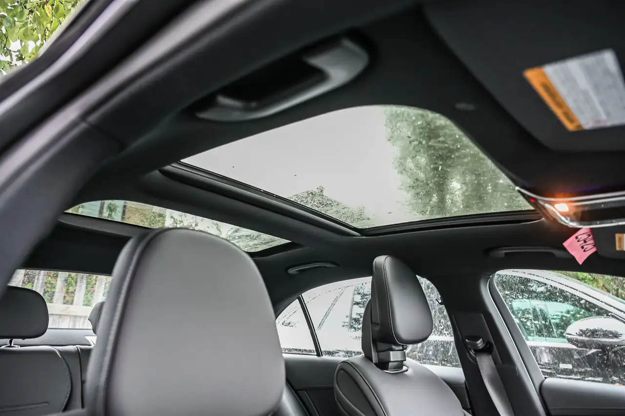 Mercedes-Benz C-Class - Image 18