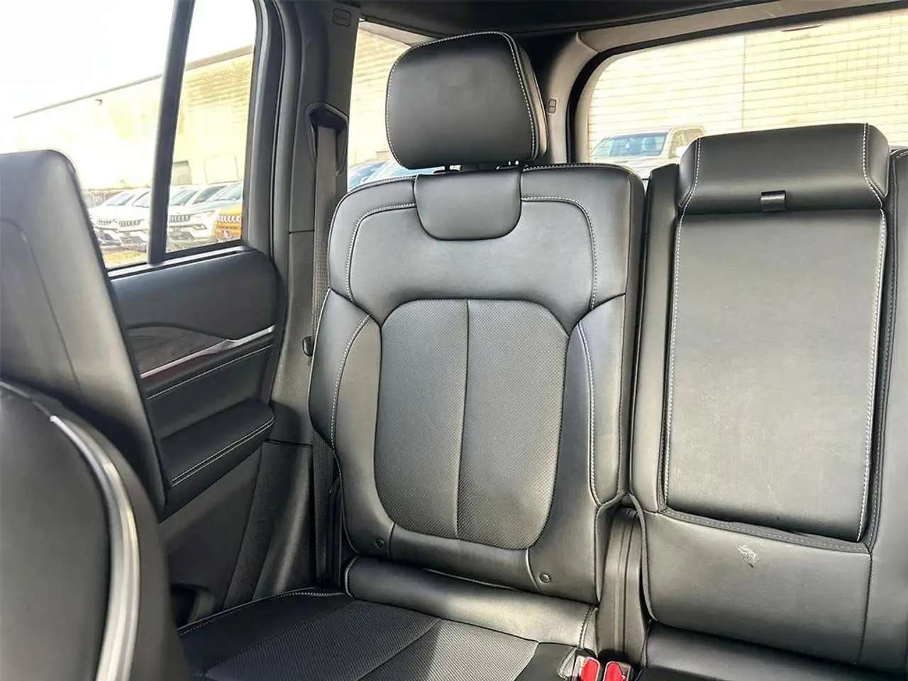 Jeep Grand Cherokee - Image 12