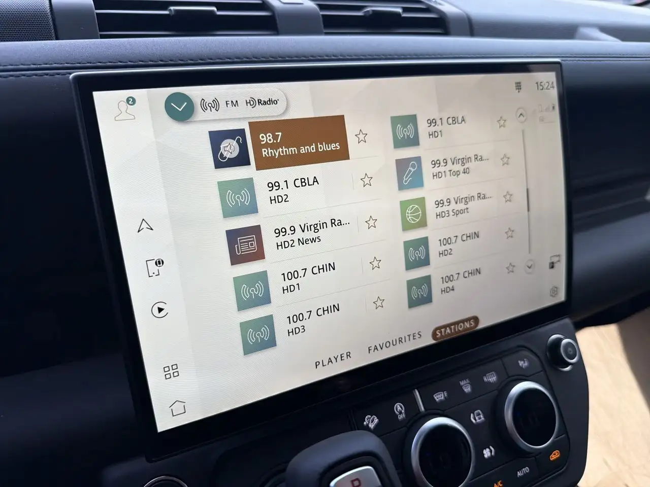 Land Rover Defender - Image 13