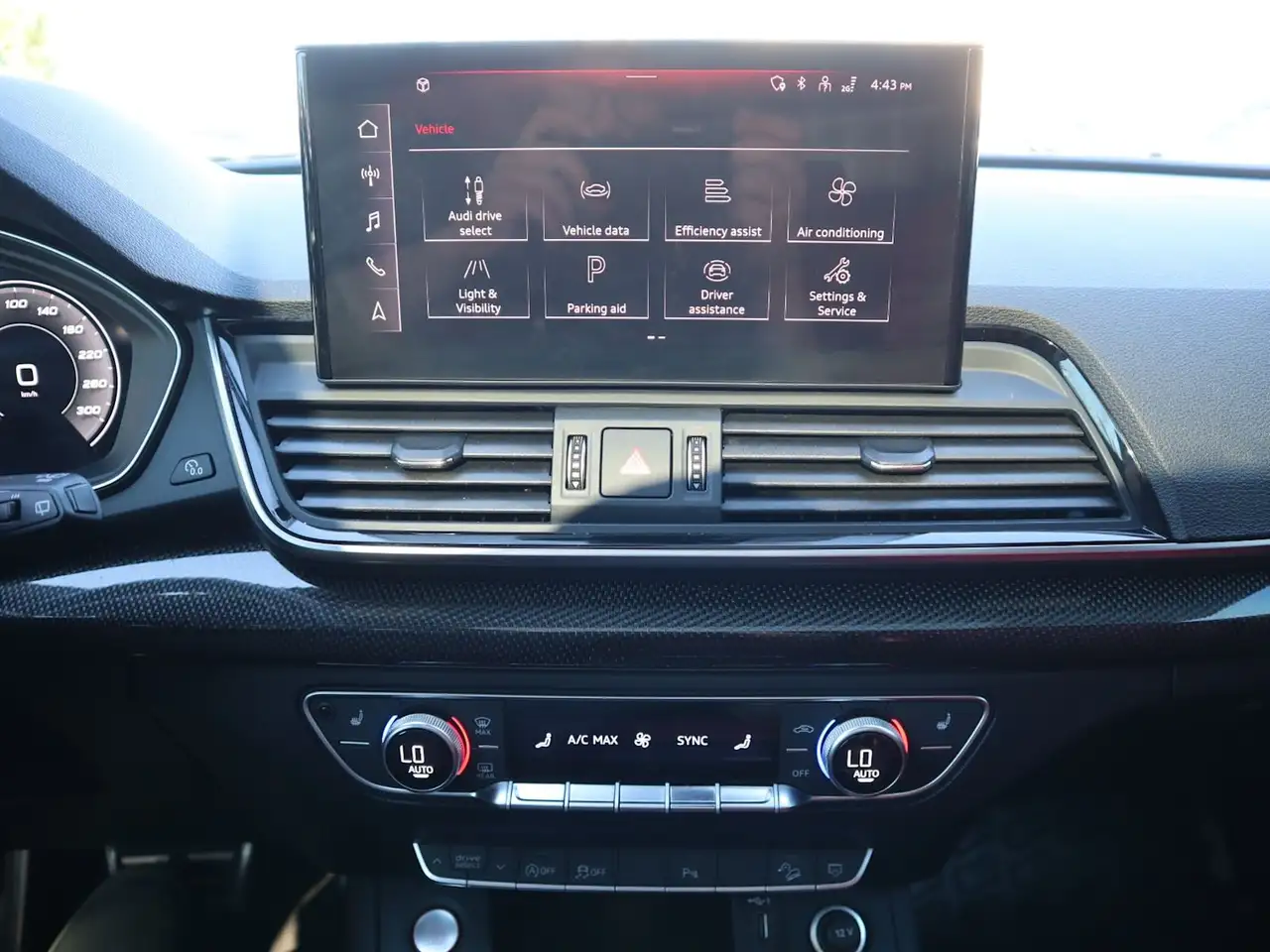 Audi SQ5 - Image 24