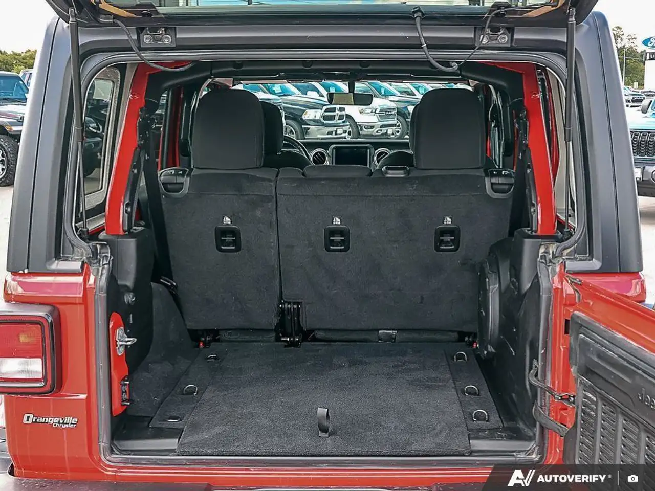 Jeep Wrangler - Image 11