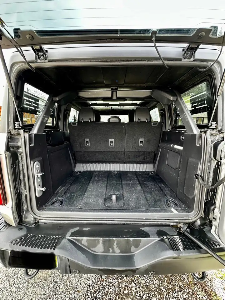 Ford Bronco - Image 11
