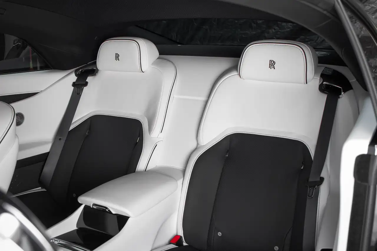Rolls-Royce Spectre - Image 33
