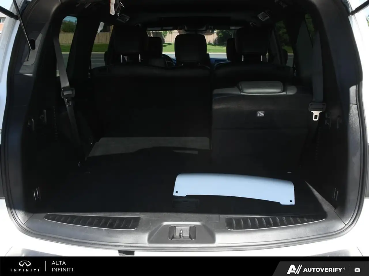 Infiniti QX80 - Image 11