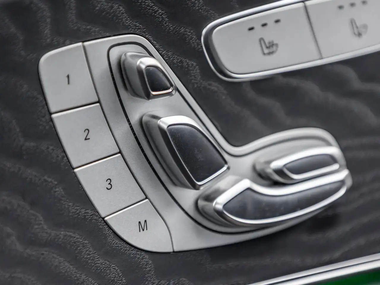 Mercedes-Benz E-Class - Image 24