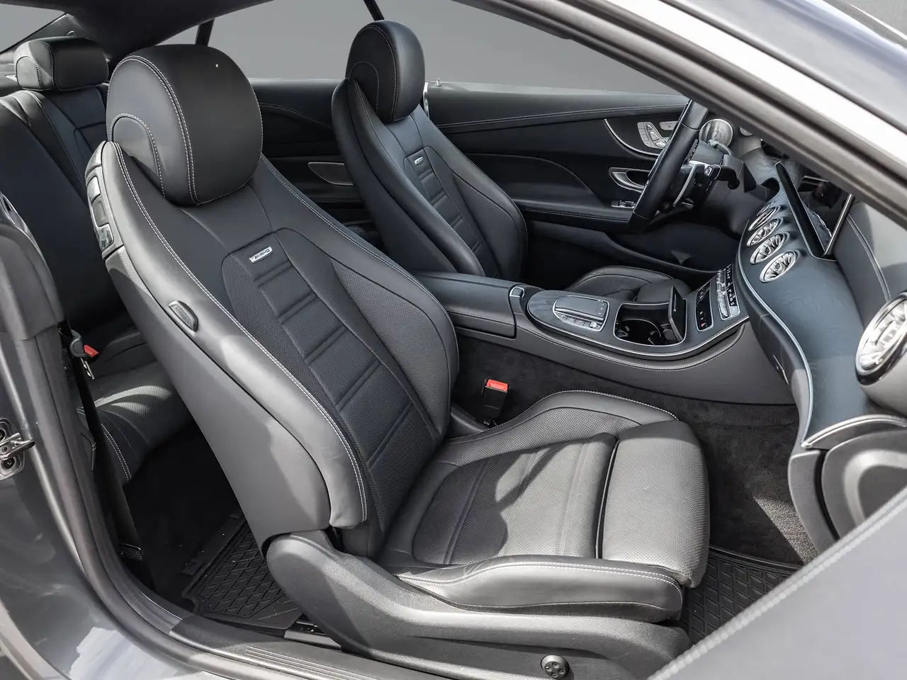Mercedes-Benz E-Class - Image 37