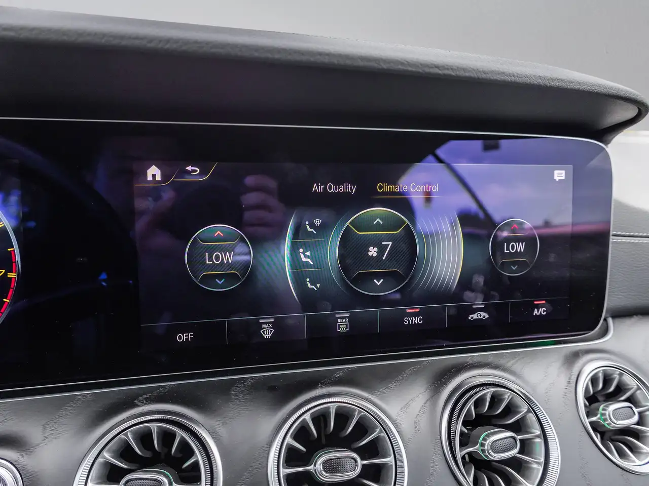 Mercedes-Benz E-Class - Image 33