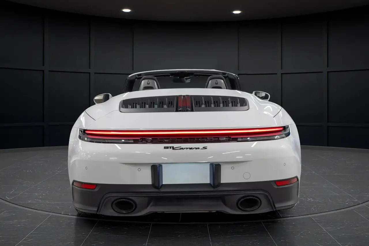Porsche 911 - Image 9