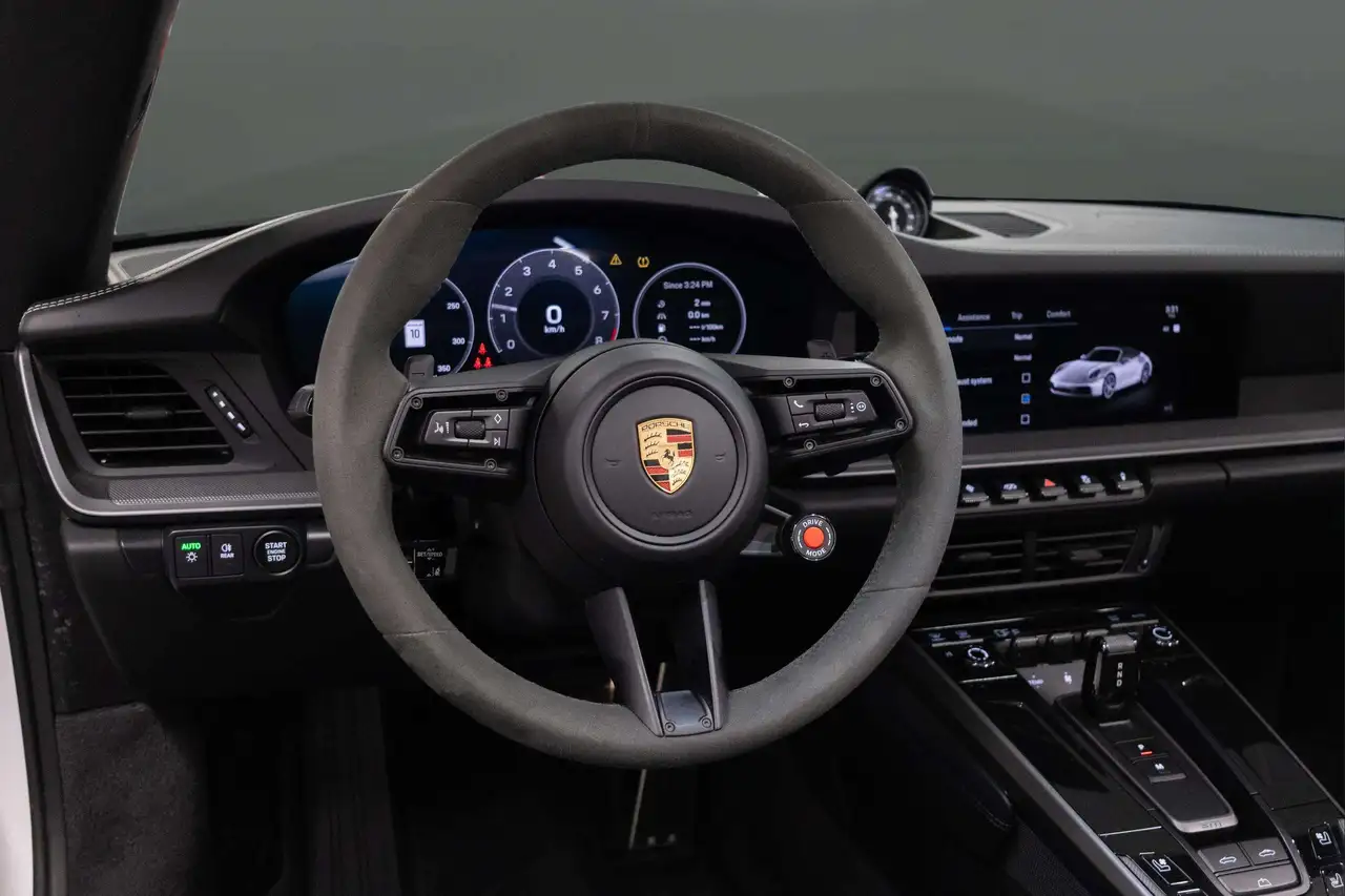 Porsche 911 - Image 21