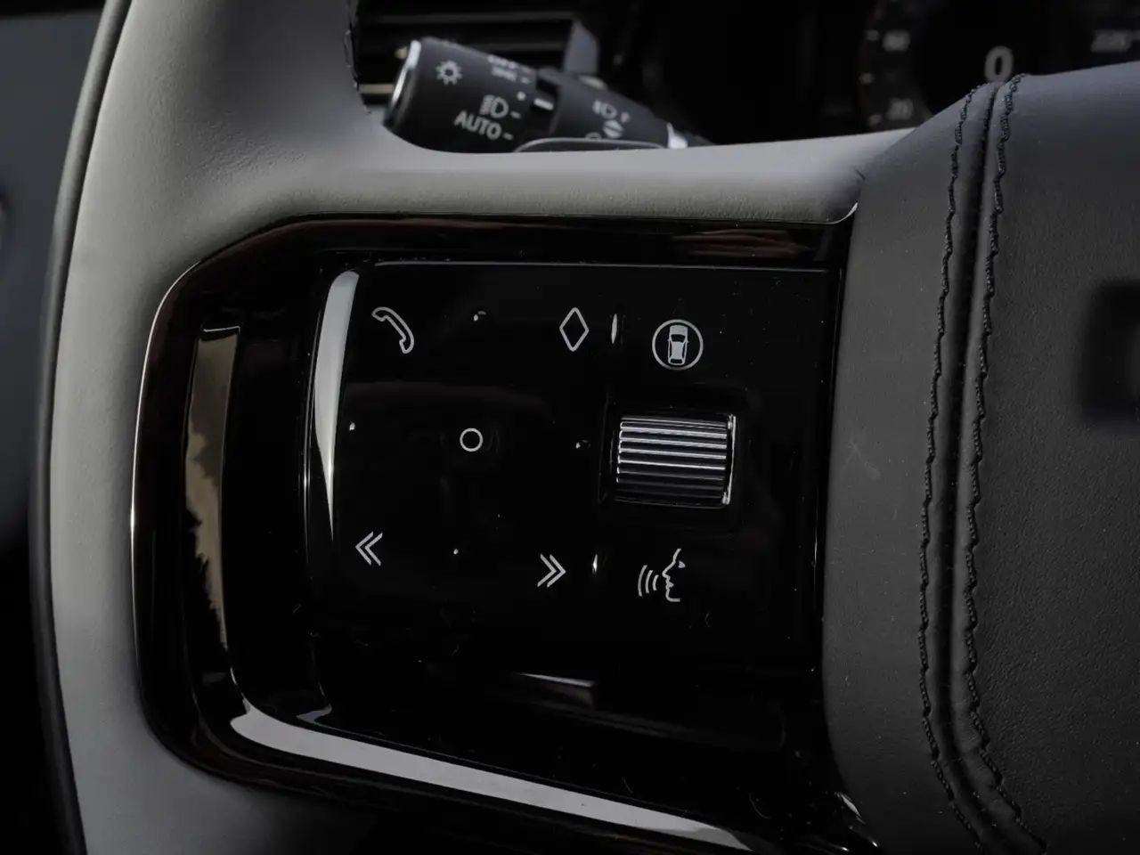 Land Rover Range Rover Velar - Image 12