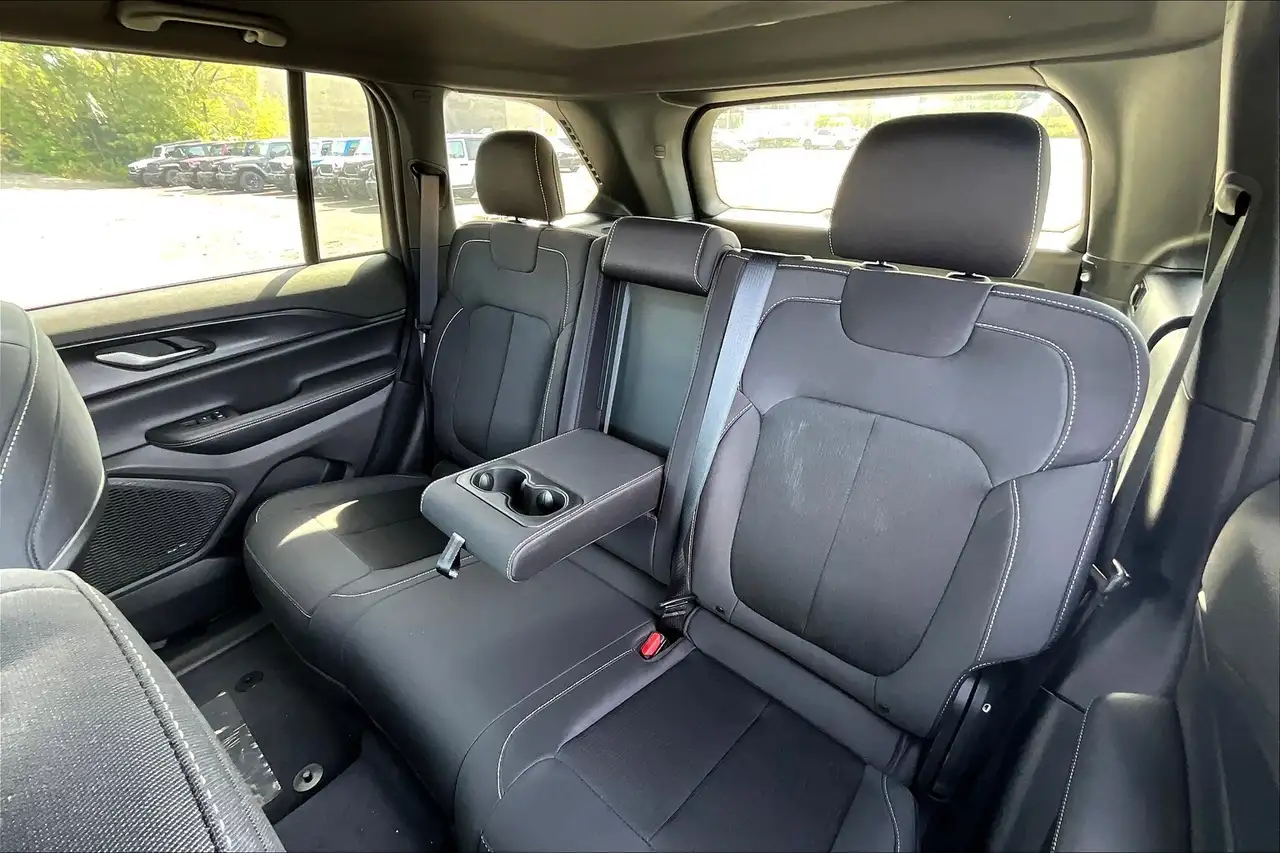 Jeep Grand Cherokee - Image 10