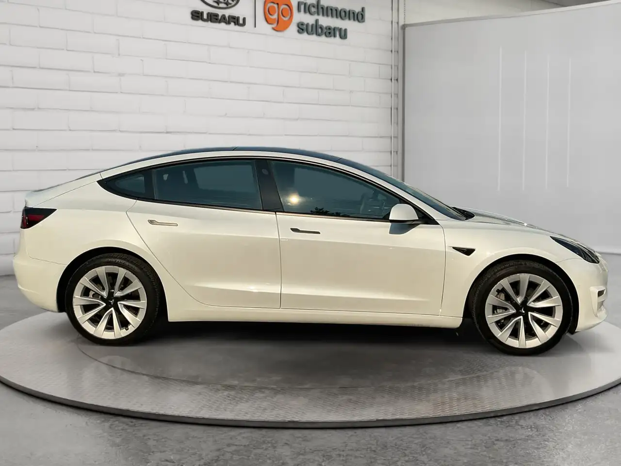 Tesla Model 3 - Image 4