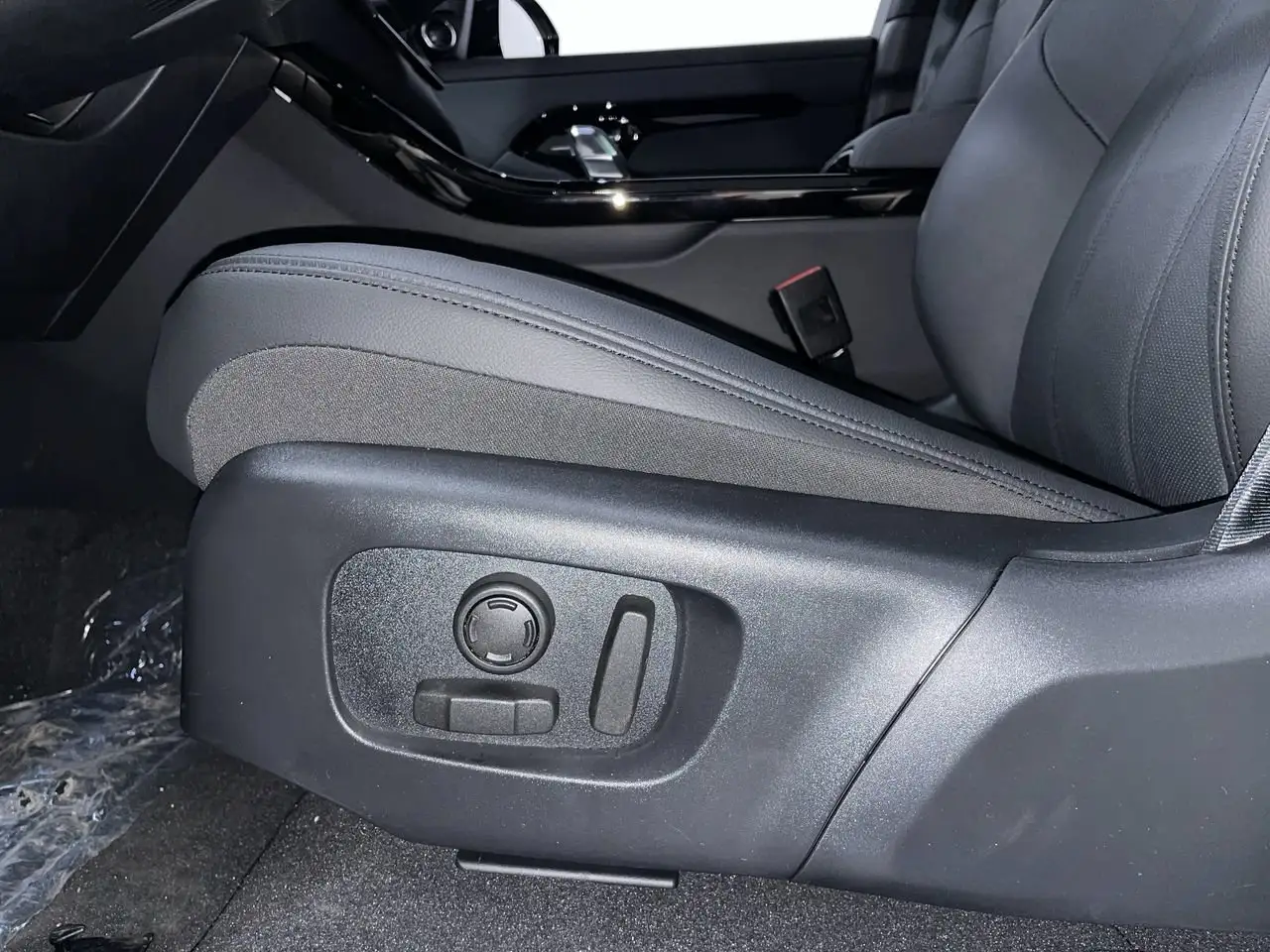 Land Rover Range Rover Evoque - Image 20