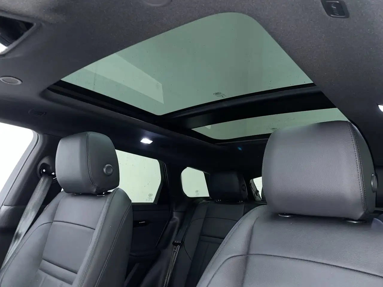 Land Rover Range Rover Evoque - Image 30