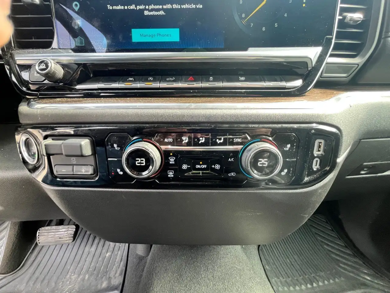 Chevrolet Silverado 1500 - Image 13