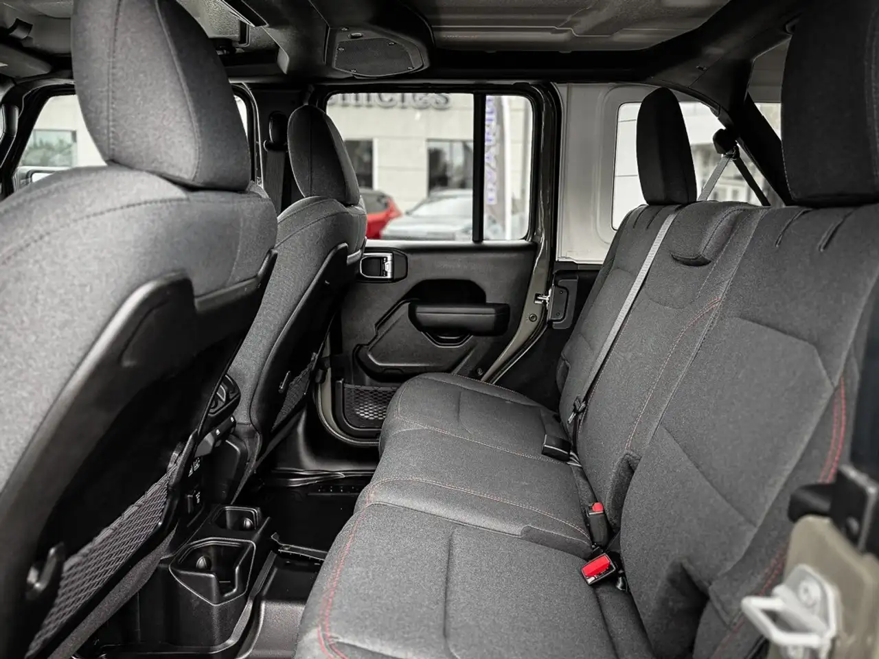 Jeep Wrangler - Image 12