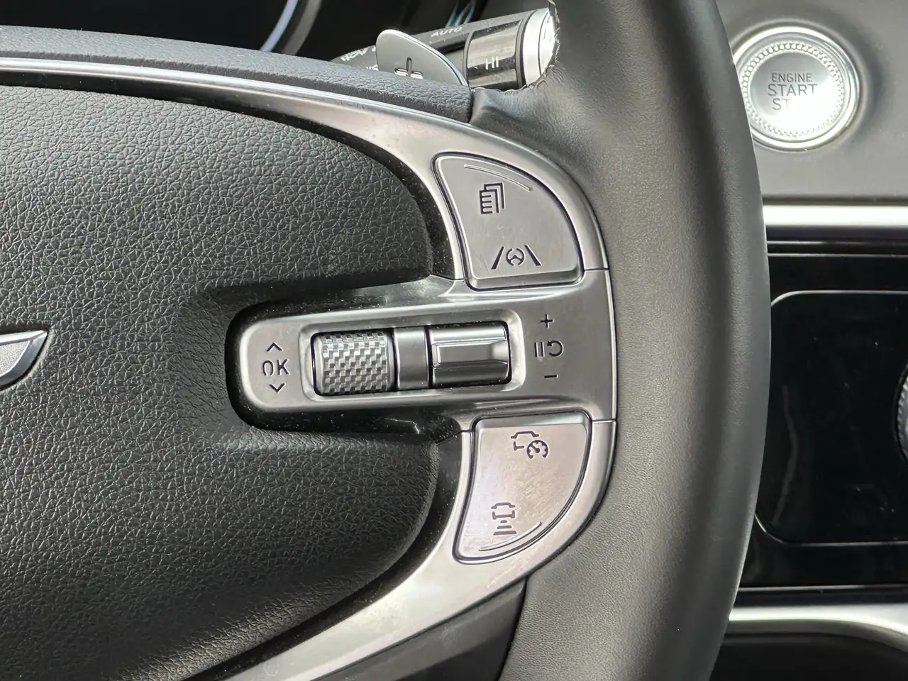 Genesis GV70 - Image 13