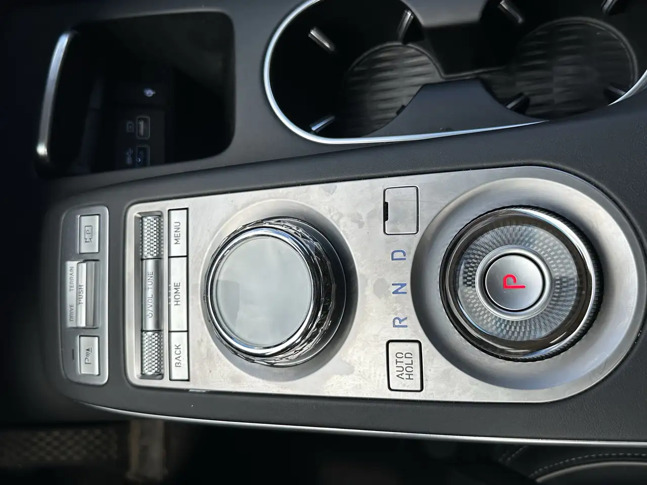 Genesis GV70 - Image 16