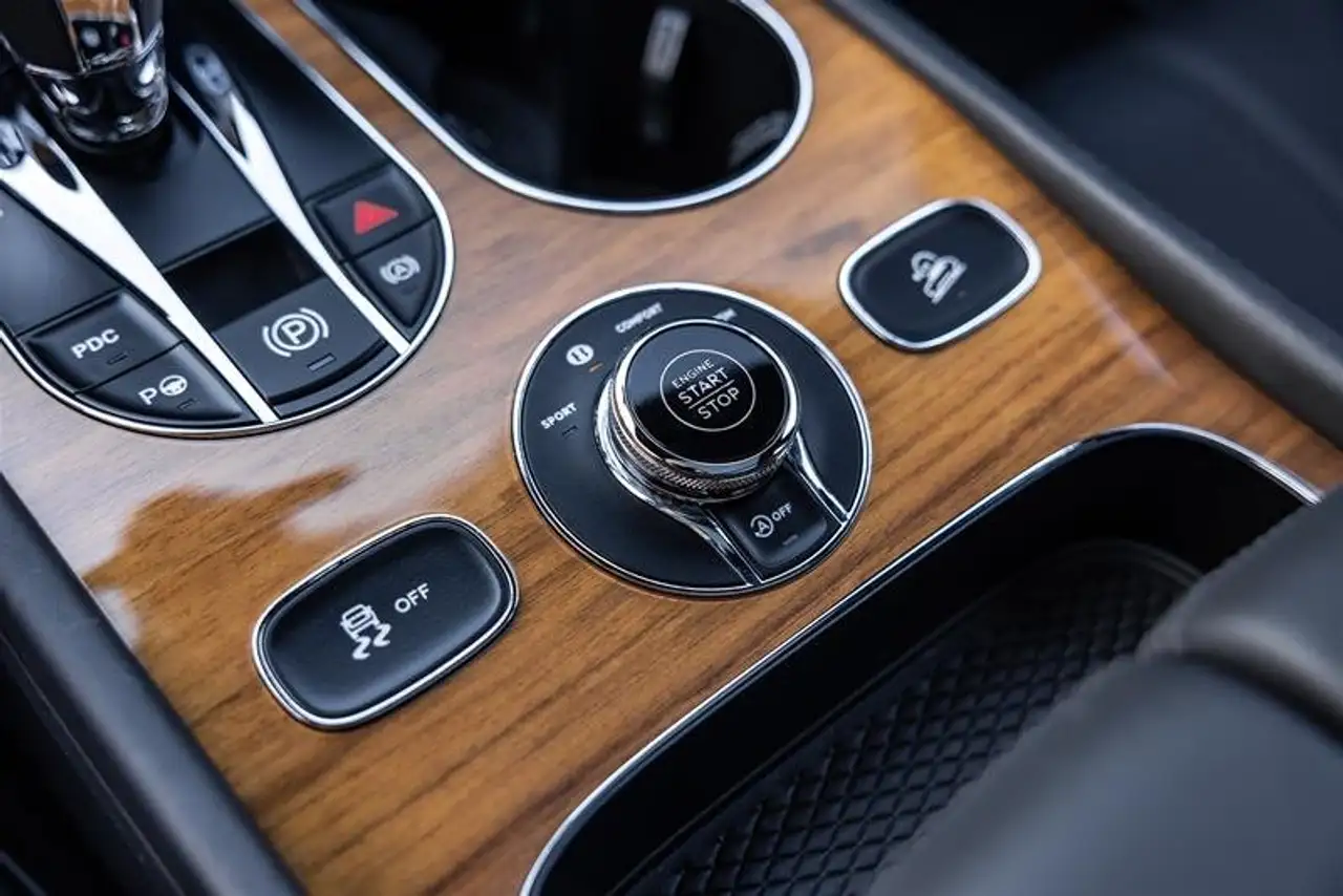 Bentley Bentayga - Image 18
