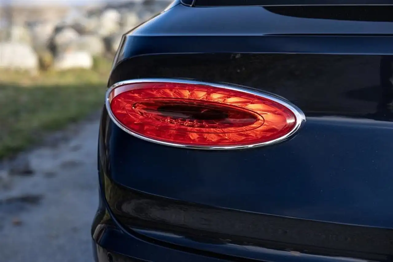 Bentley Bentayga - Image 10