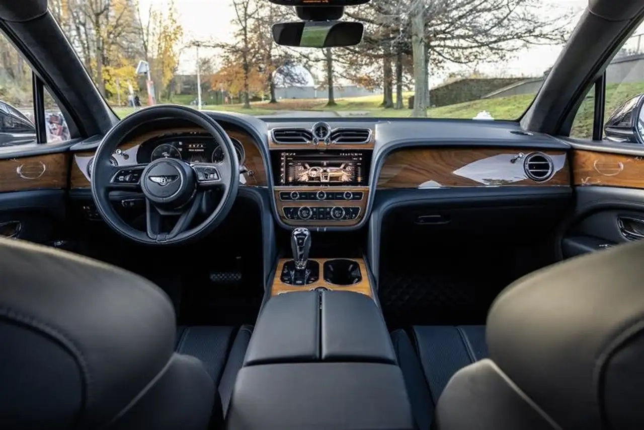 Bentley Bentayga - Image 19
