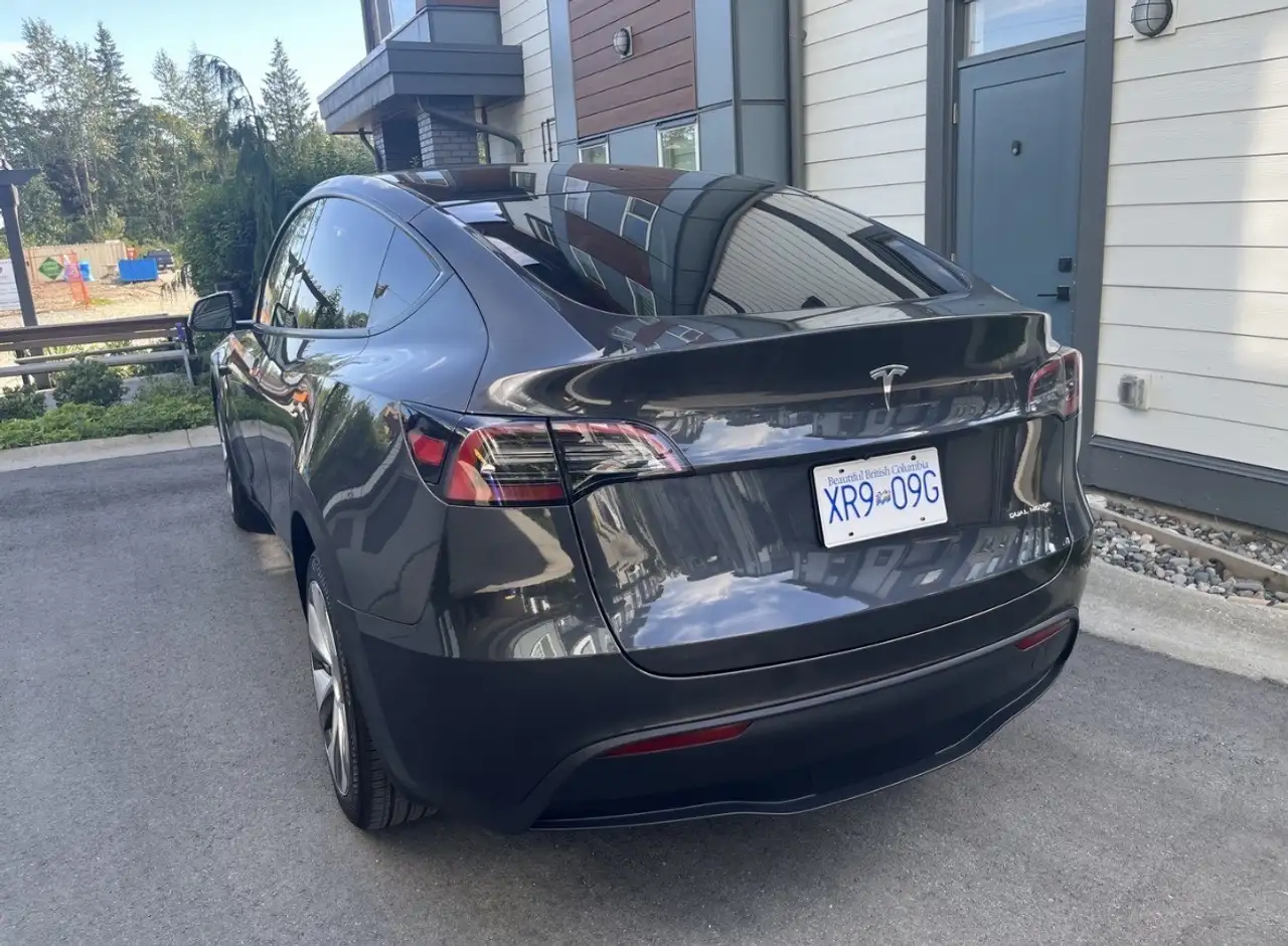 Tesla Model Y - Image 2
