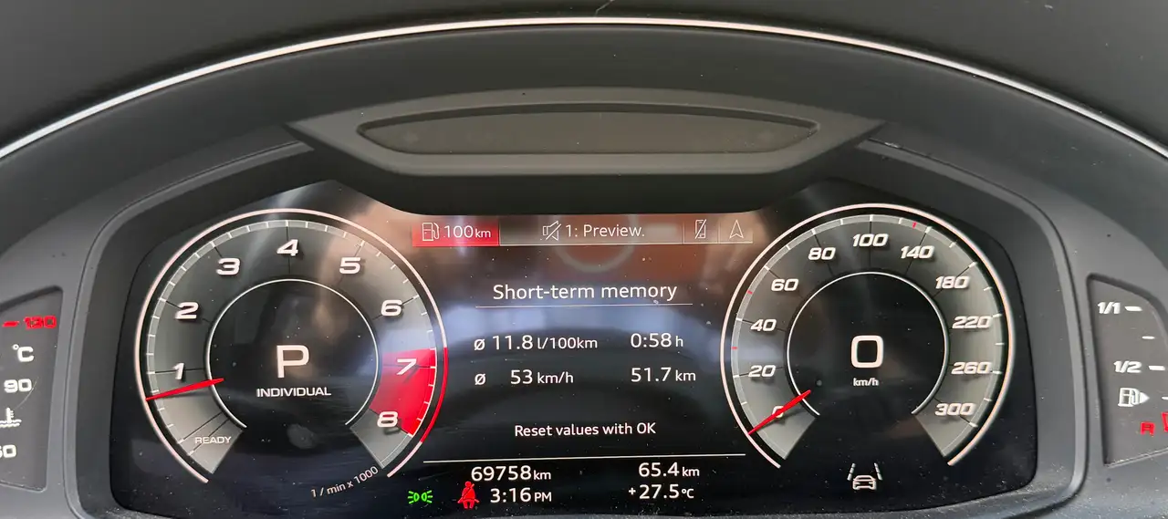 Audi SQ7 - Image 26