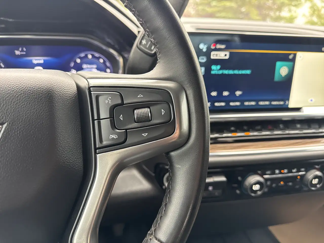 Chevrolet Silverado 1500 - Image 14