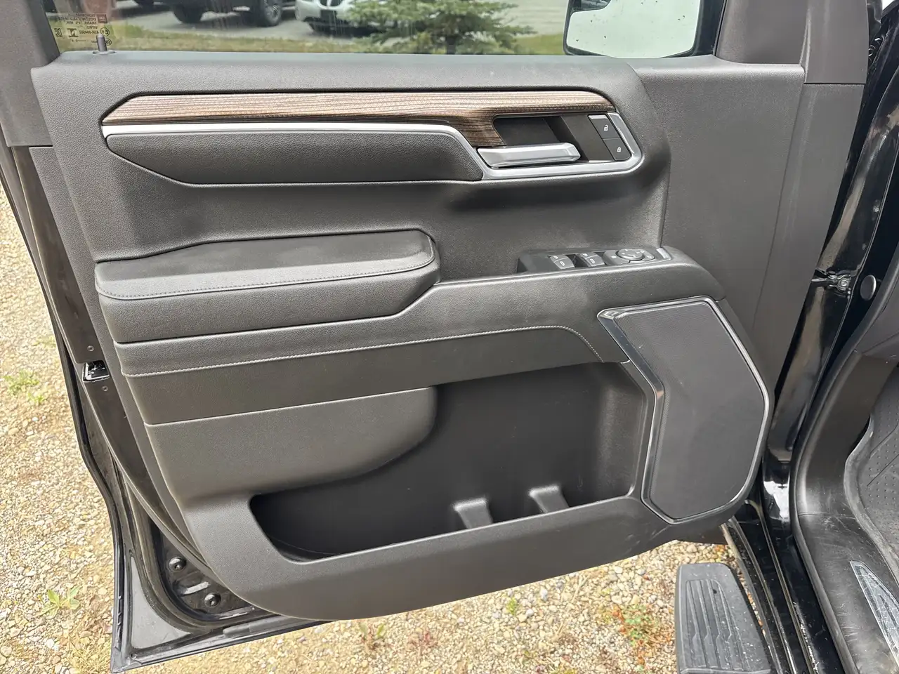 Chevrolet Silverado 1500 - Image 8