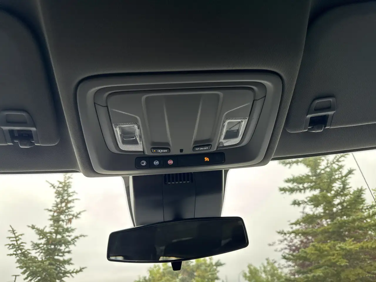Chevrolet Silverado 1500 - Image 20