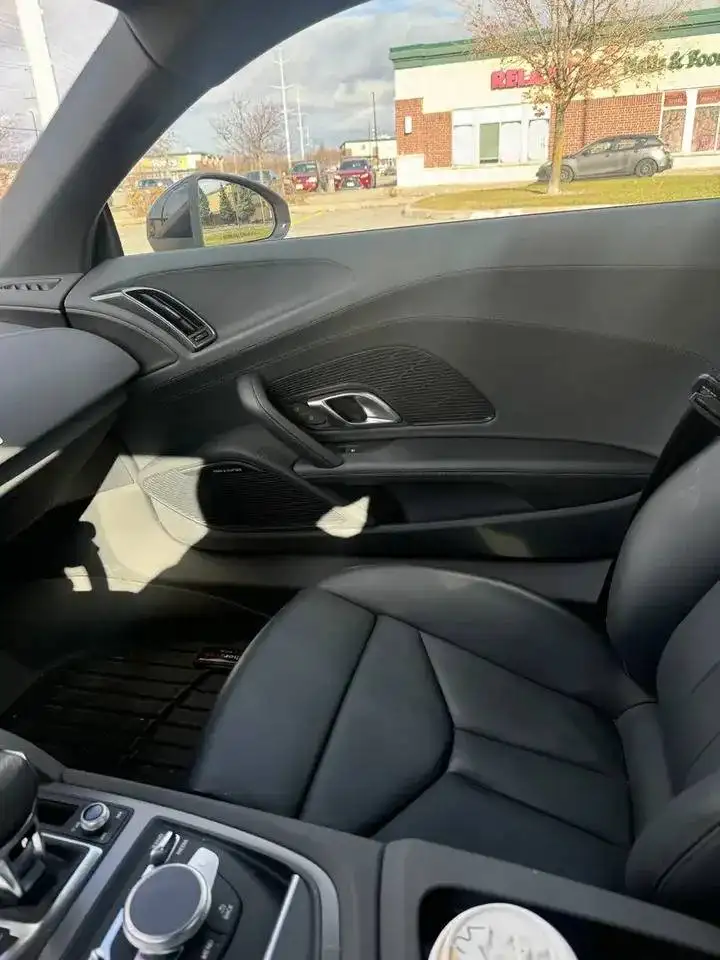 Audi R8 - Image 12