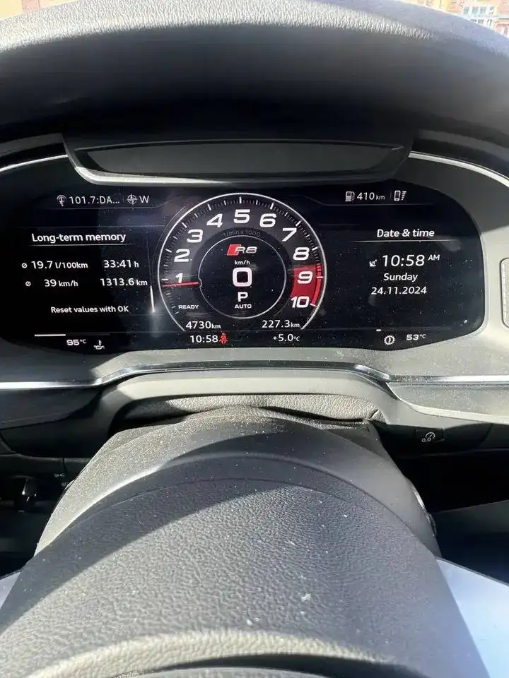 Audi R8 - Image 14